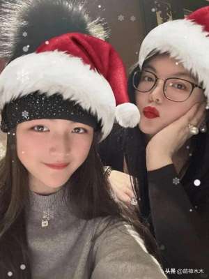 李湘女儿(李湘带女儿逛街被偶遇,本人又胖了一圈,戴毛线帽裹大衣被嘲土气)