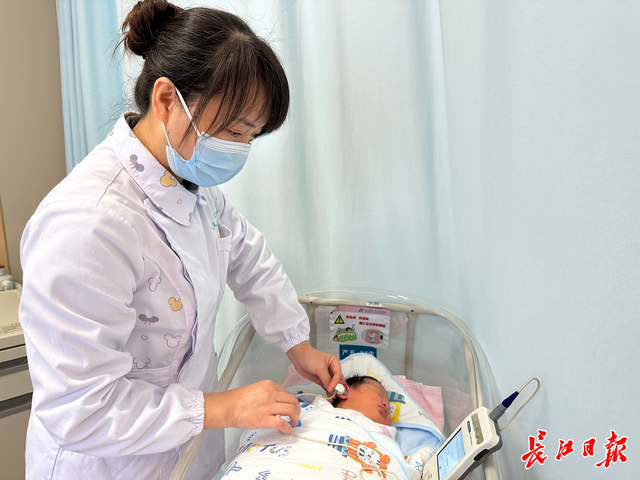 宝宝出生4天已通过三道筛查，省两会代表委员：推动筛查技术创新与研发