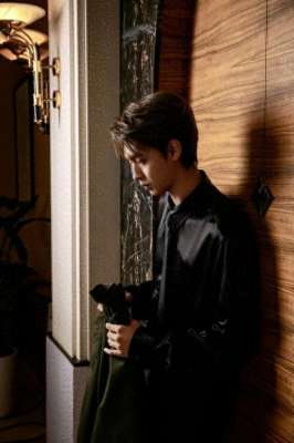 秦霄贤家境(“揭秘秦霄贤家族背景:凯旋地产继承人与神秘姐姐秦瑶”)