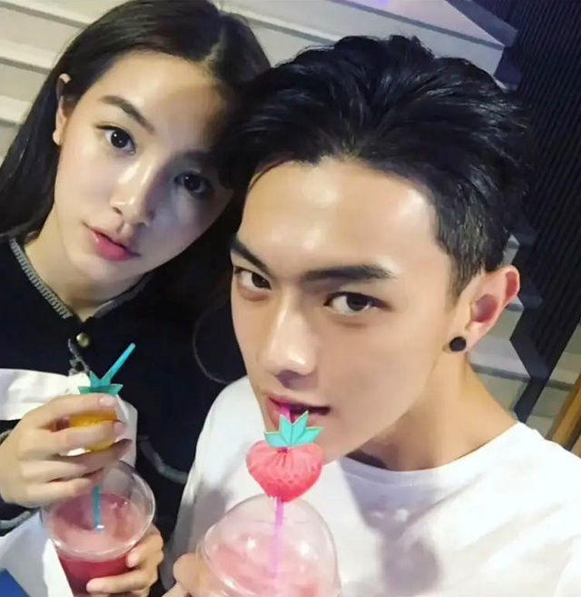 许凯情史又被扒？与前女友大量亲密照流出，镜头前搂腰亲吻撒狗粮