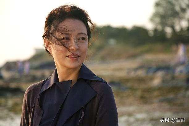 她是国家一级演员,泳装出镜第一人,如今在《希望的大地》打酱油