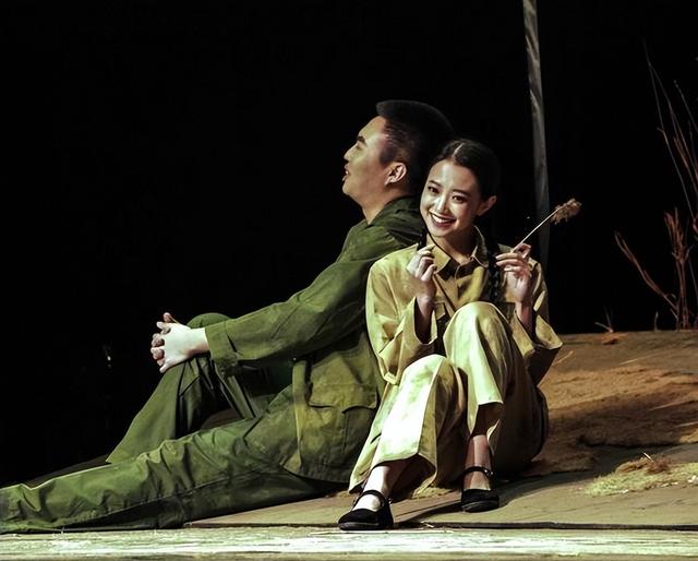 从话剧《荒原与人》的叙述方法中，体会戏曲传统叙事的改变