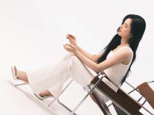 张婧仪体重(女皇张婧仪，肤白貌美大长腿，全都长在审美上了)