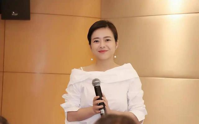 主持人陈辰：嫁给小2岁歌手余笛，41岁为夫生子，结婚13年过得如何