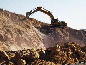 地下拍卖所(铁矿遭疯狂超采 宁夏一座山都快被挖“丢”了)