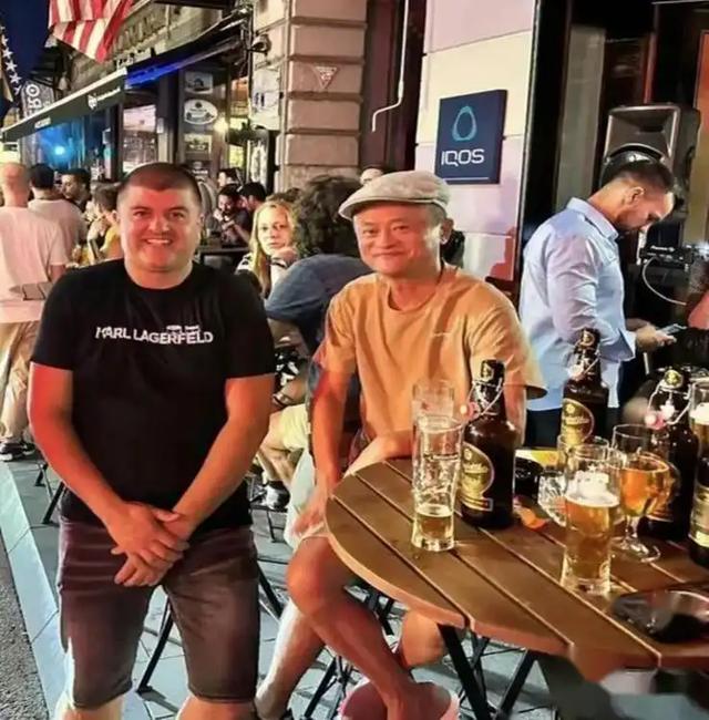 马云近况曝光，现身纽约未带保镖，身影落寞无人识现状让人唏嘘