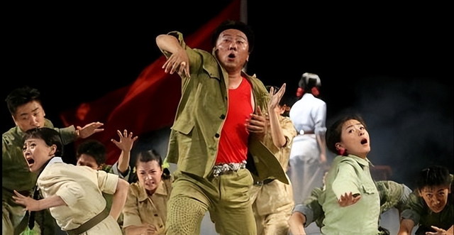 从话剧《荒原与人》的叙述方法中，体会戏曲传统叙事的改变