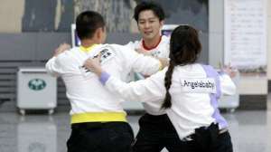 奔跑吧兄弟撕名牌(《奔跑吧》撕名牌首战，撸串搓澡又为何变成“表情包”)