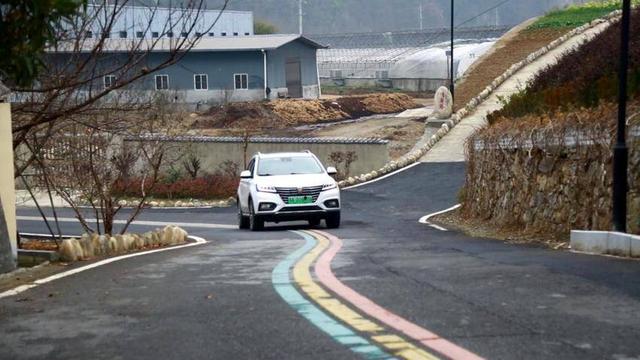 保康：115台充电桩“电”亮绿色返乡路