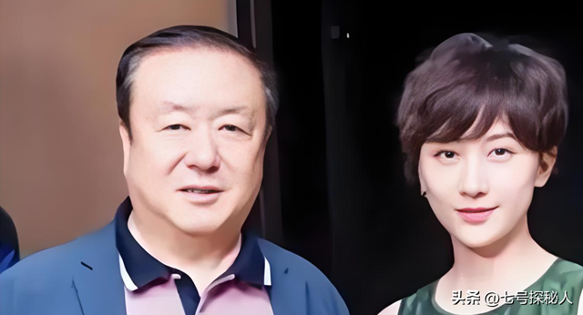 72岁导演尤小刚,与三婚妻子3年抱俩娃,如今两个儿子超高颜值