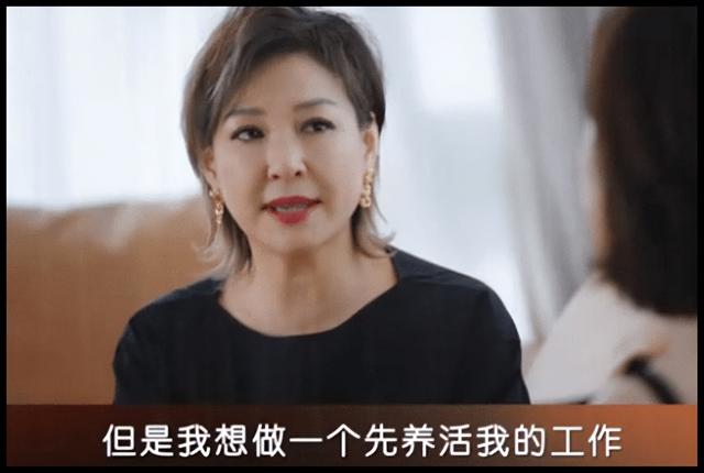 李静罕晒母女合照,21岁沐尔箍牙后颜值变化大,美到妈妈都认不出