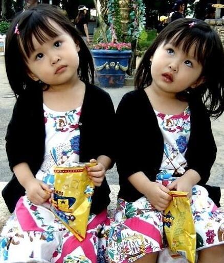 曾经很火的双胞胎Sandy&Mandy 长大了却灵气不再