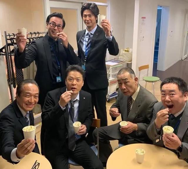 速水重道帅哥形象崩塌，新剧演受虐社长