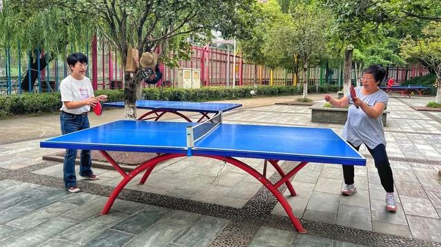 加起来近120岁,这对母女组合“闪耀”社区运动角