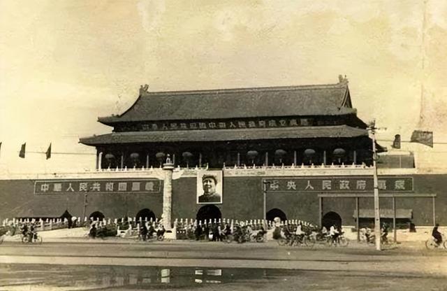 49年曾联松设计两种国旗图案，一念之差，让他痛失国旗创作者头衔