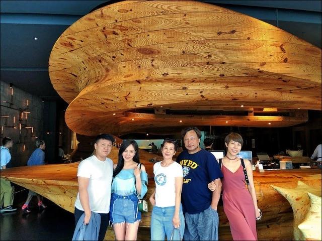 恭喜!前邵氏知名女星林秀君升级做外婆,女儿丁巧唯10分钟顺产