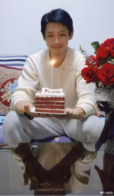 魏晨提前庆35岁生日 粉丝:措手不及,准备的小作文都没写完