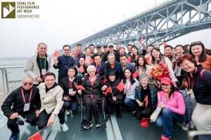 电影演出(七十余位电影表演艺术家齐聚金陵 2024中国电影表演艺术周开幕)