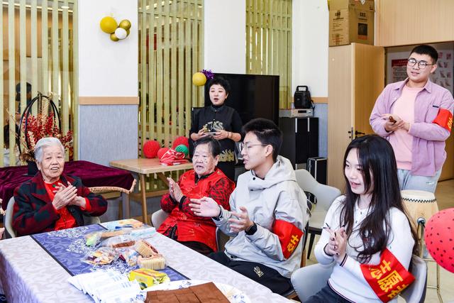 以爱之名，大同13名志愿者走进嘉恩颐居社区居家养老综合服务中心