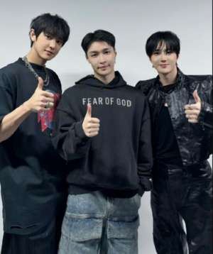 exo吴亦凡(张艺兴现身SM 30周年演唱会「合体EXO队友」喊：We are one)