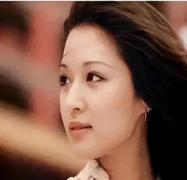 胡因梦用两个字回应112天婚姻,与李敖新婚夜因一杯茶撕碎结婚证