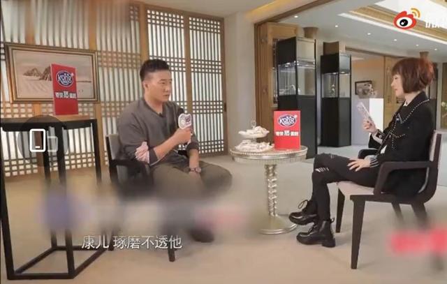 胡军13岁儿子康康近照曝光,身高直逼父亲,总裁气质依旧不减