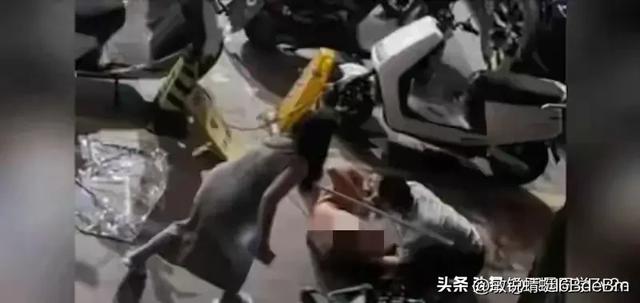 炸裂！网传抓男小三现场，男子脱小三裤子捏命根子，老婆表现醉了