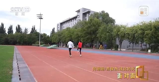 面对面丨两个人，一双眼睛，如何在世界赛场跑出奇迹？