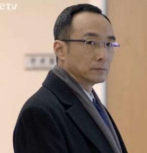 施京明(施京明：娶了圈外妻子，婚后生一儿一女，幸福美满)