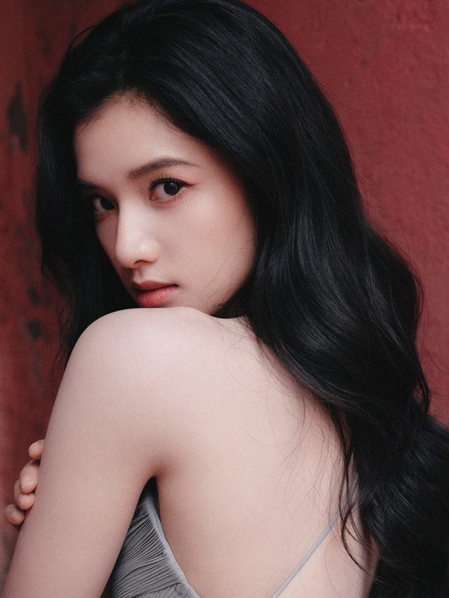 女皇张婧仪，肤白貌美大长腿，全都长在审美上了