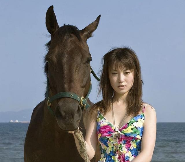 最红“裸模”张筱雨,一年拍21套人体写真,但38岁却仍孤身一人