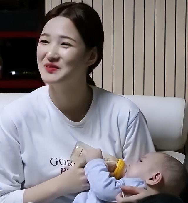 金律喜首谈离婚真相，崔珉焕每月给1万，叹：我净身出户养不起3娃