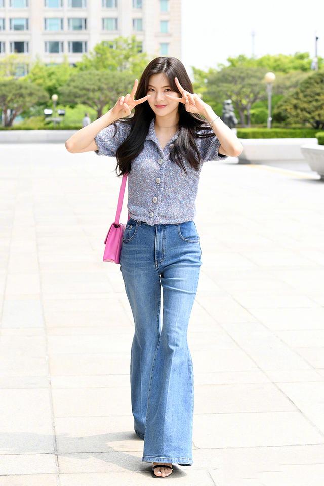 眼光确实好!李光洙女友李先彬私服曝光,喇叭裤秀出惹眼大长腿