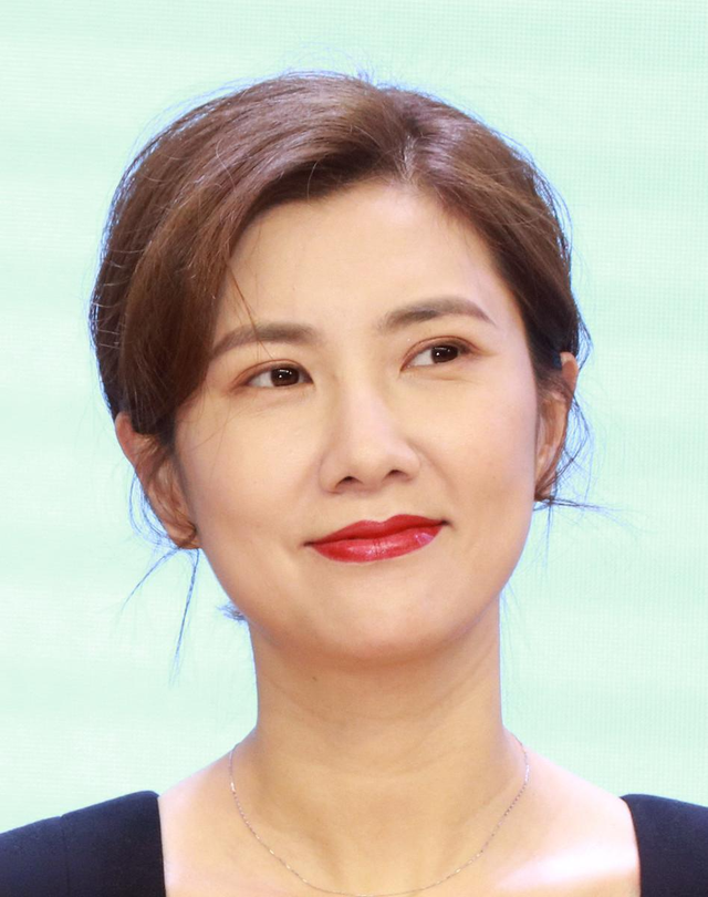 “诬陷”印小天13年后,边潇潇嫁给导演生二胎,日子依旧很潇洒