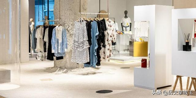 靠卖“女性用品”身家百亿的他，儿子娶豪门白富美，自己却吃泡面