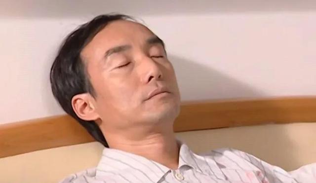 施京明：娶了圈外妻子，婚后生一儿一女，幸福美满