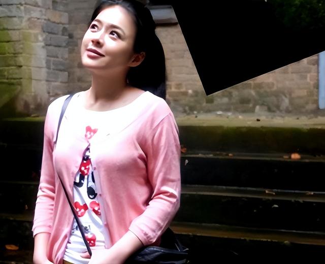 主持人陈辰：嫁给小2岁歌手余笛，41岁为夫生子，结婚13年过得如何