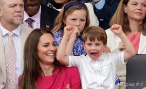 王子抱(路易王子是妈宝男?出席活动搂住凯特不松手,又是吻她又是捂她嘴)