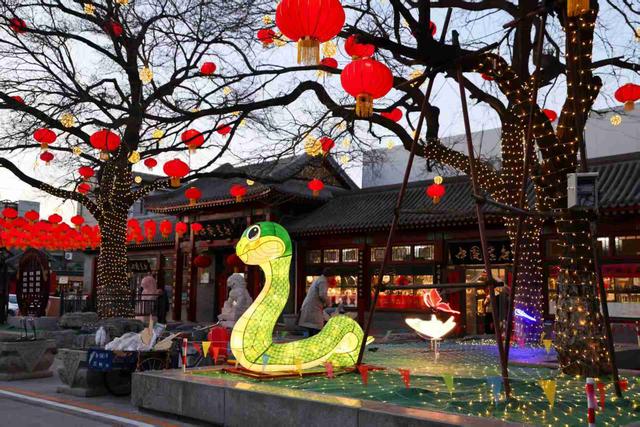 京城拍客今日精选｜寻常烟火巷 花灯初点亮