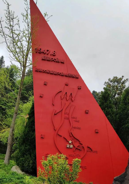 1947年主席犯兵家大忌？孤军深入，严令刘邓不惜代价跃进大别山