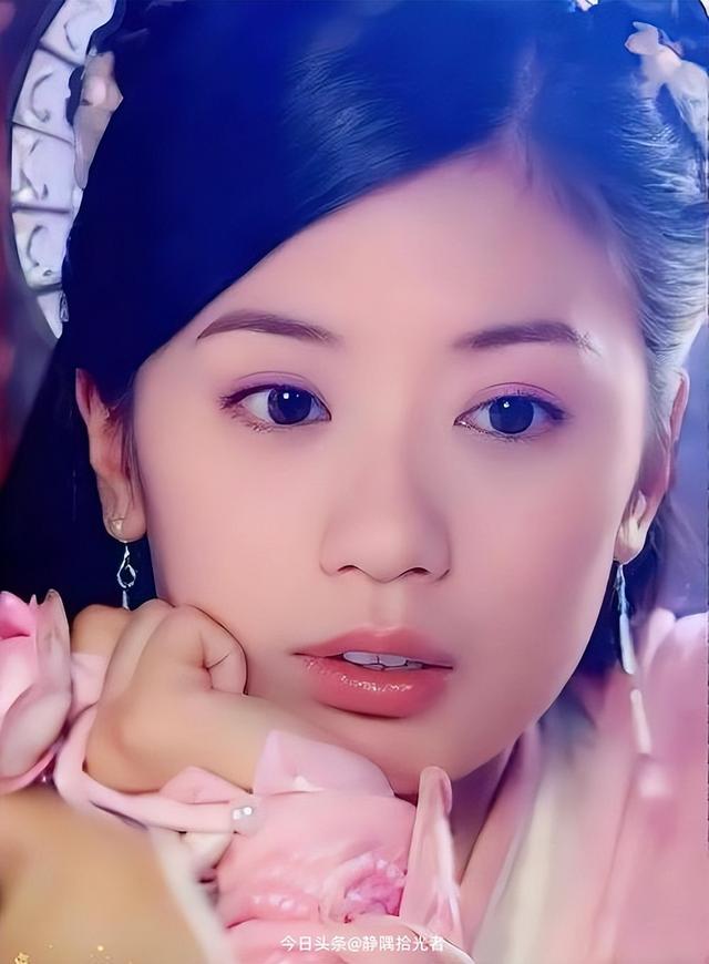 贾静雯绝美图集：49岁冻龄女神性感爆棚，这身材谁顶得住？