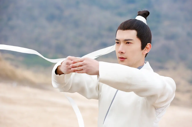 同样是喜欢上翼族，为何白浅能跟离镜在一起，子阑却只能放手？