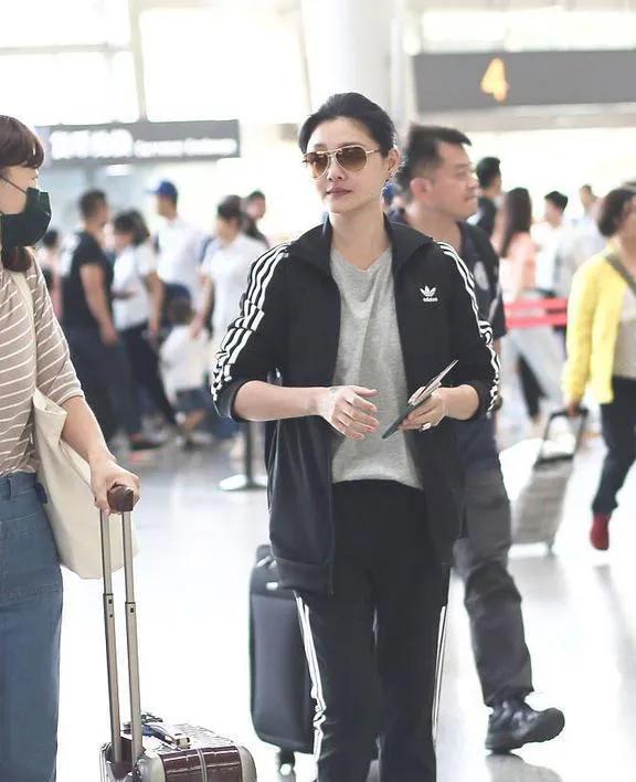 2011年汪姐小菲大S婚礼现场冰岁的她甩掉头纱大步忐向汪小菲