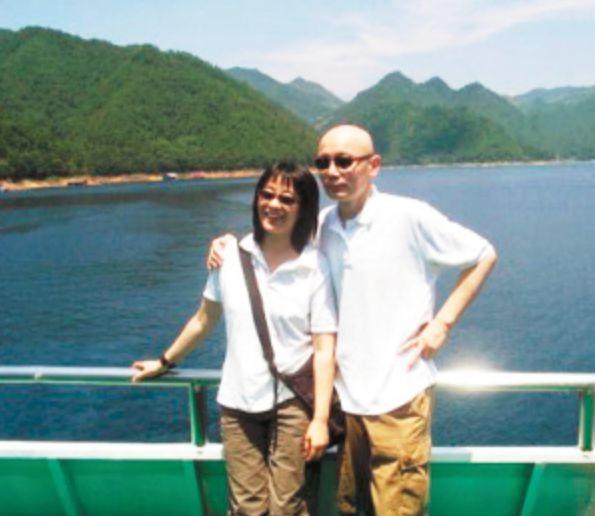 64岁葛优儿子正脸疑曝光！年仅3岁身高惊人，停车场跳舞十分好动