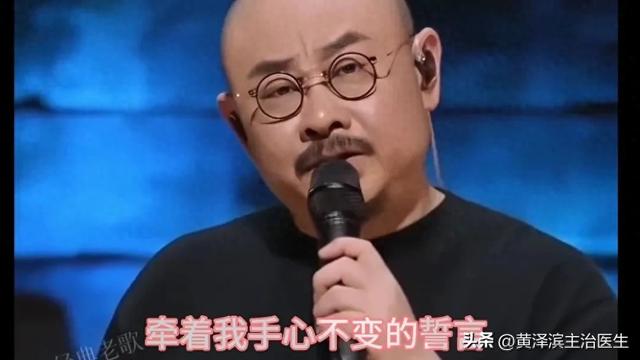 刀郎原名罗林,1971 年出生于四川省内江市