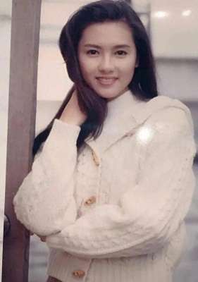 香港情色片(太美了香港大尺度“三级片”《蜜桃成熟时》画面唯美，你看过吗)