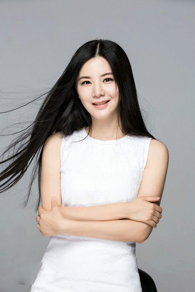 王馨可清丽脱俗的外貌和灵气十足的表演风格受到观众的喜爱