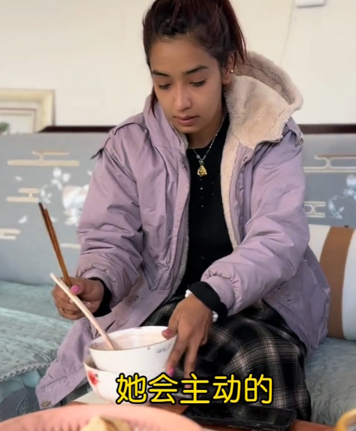 2023年，山东42岁单身大叔，跑尼泊尔娶小17岁老婆，没花一分彩礼