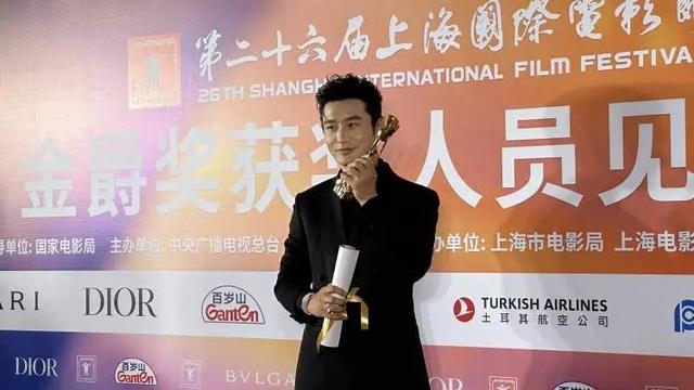 知名男星自曝增肥30斤！“我很幸运，太幸福了”