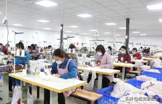 靠卖“女性用品”身家百亿的他，儿子娶豪门白富美，自己却吃泡面